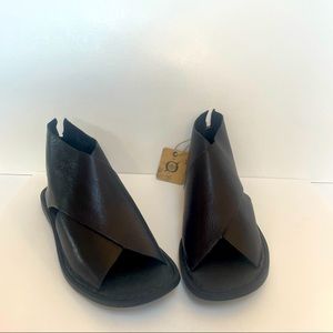 NWT NIB Born IWA Black Leather Sandals